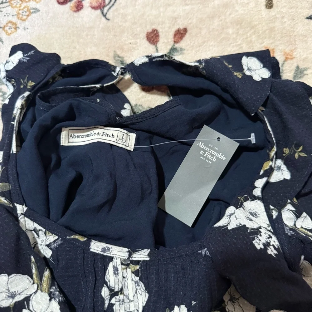 Abercrombie & Fitch Floral Sleeveless Top - navy and White L NWT